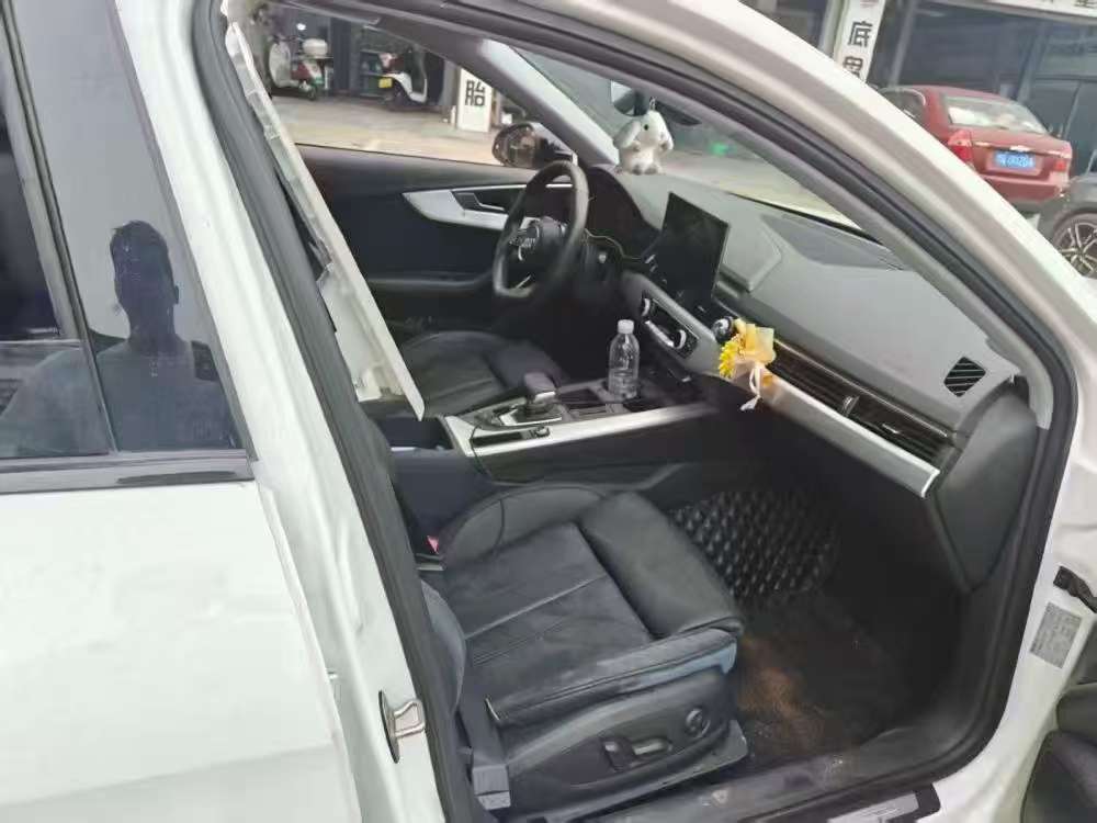 Audi A4L 2.0 Automatic 4