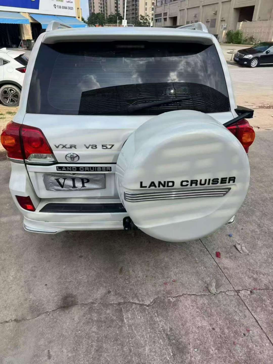 Toyota Land Cruiser 2014 5.7 V8 8-Seater 7