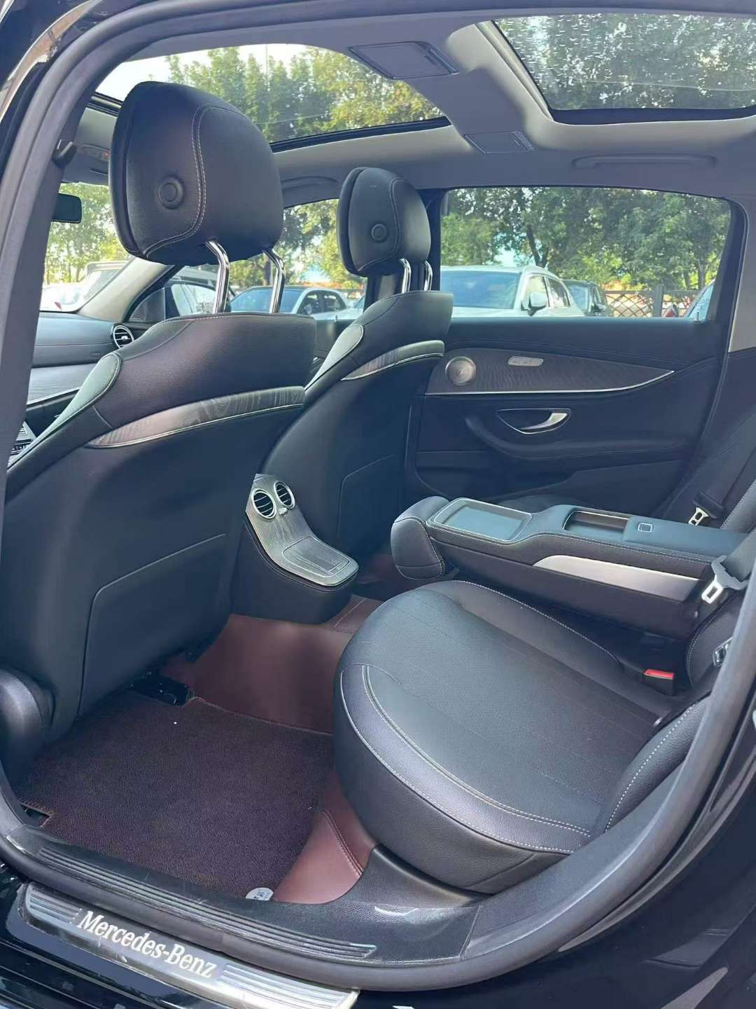 Mercedes-Benz E-Class 9