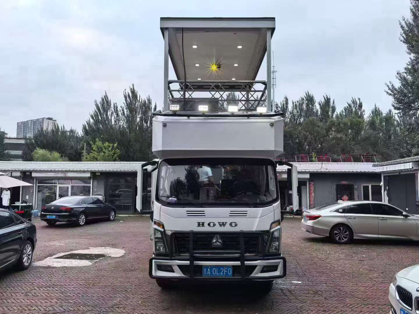 HOWO Large RV
