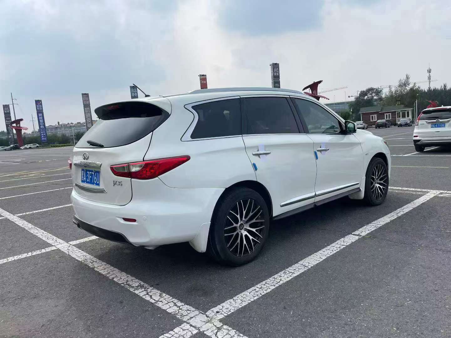 Infiniti JX35 4