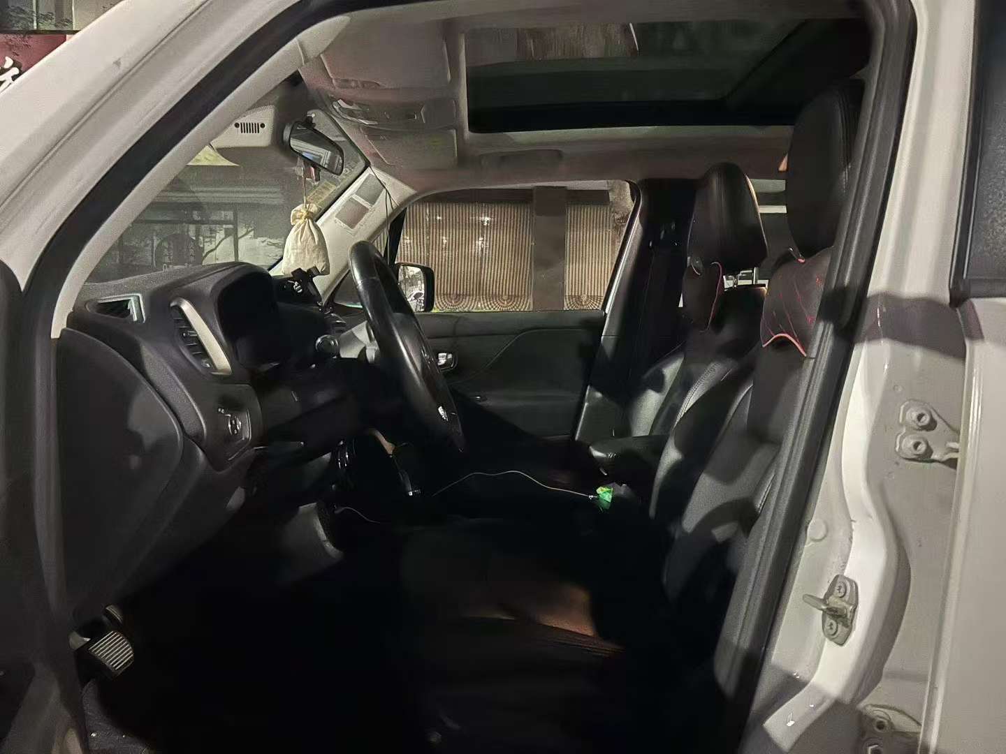 Jeep Renegade 4