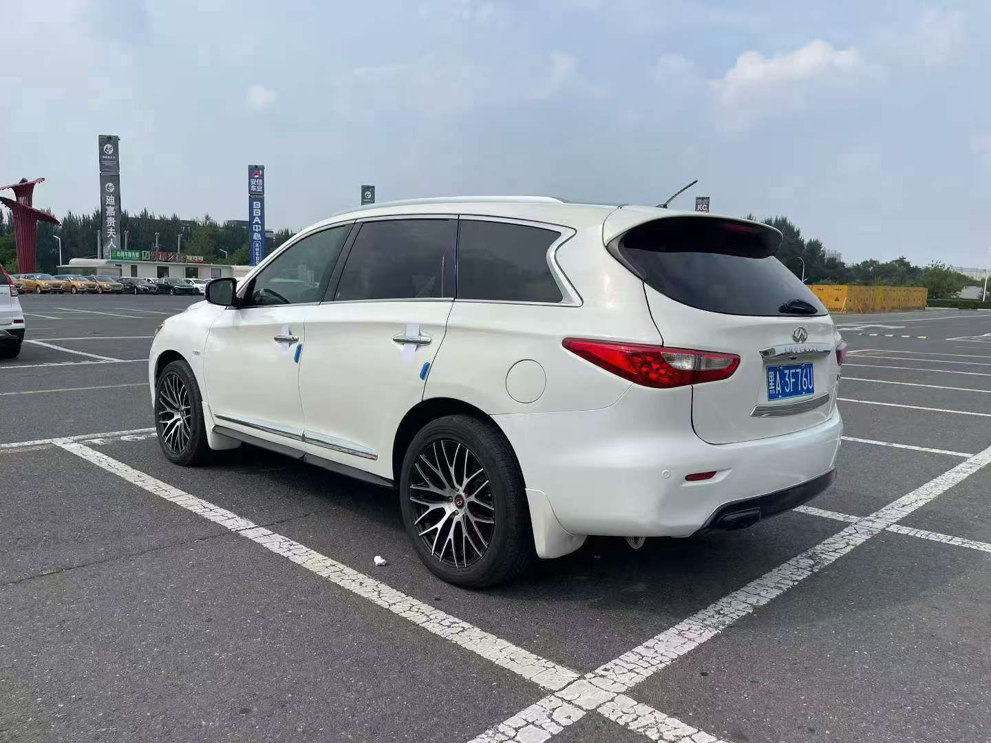 Infiniti JX35 5