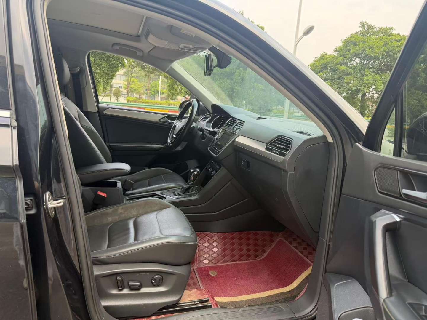 Volkswagen Tiguan L 1.4T 280 FWD Panoramic Comfort Edition 8