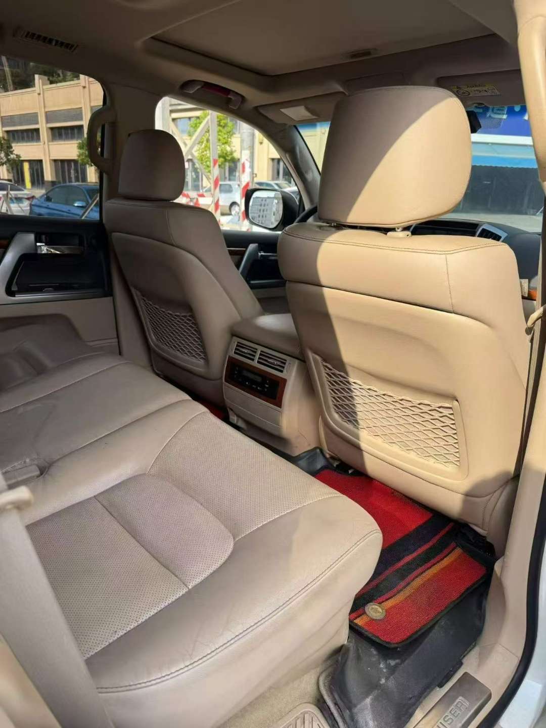 Toyota Land Cruiser 2014 5.7 V8 8-Seater 4