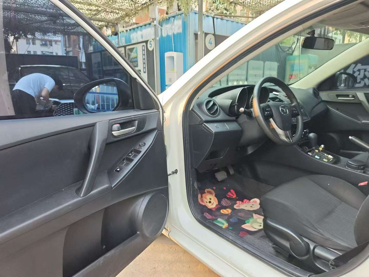 Mazda 3 Axela Sedan 1.6L Automatic Elite 4