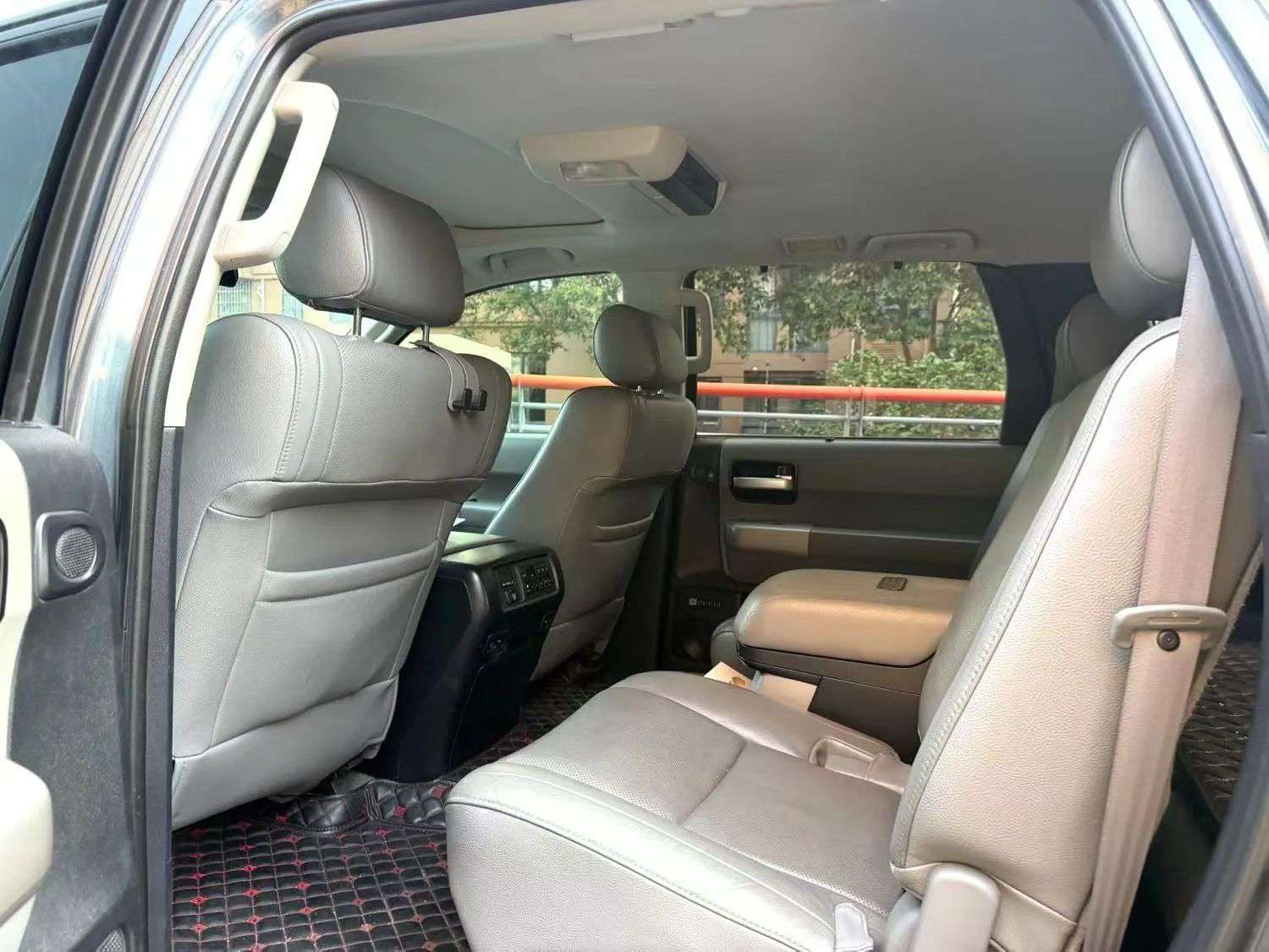 Toyota Sequoia 2009 5.7L V8 2