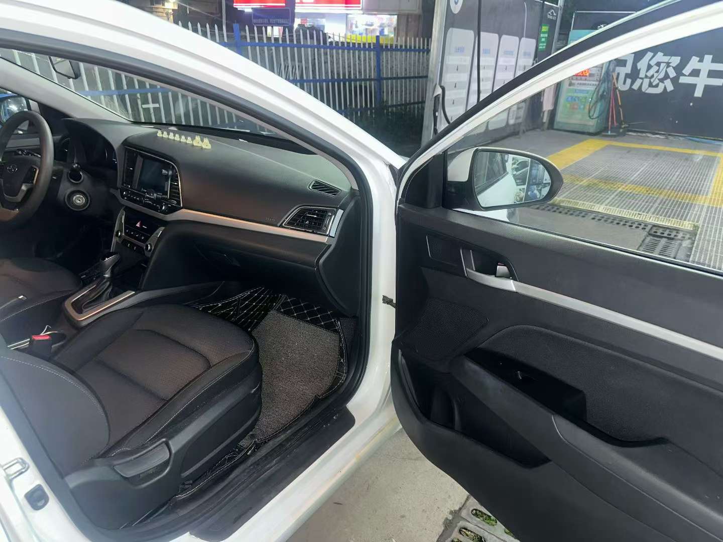 Hyundai Elantra 1.6L Automatic Elite Edition 6