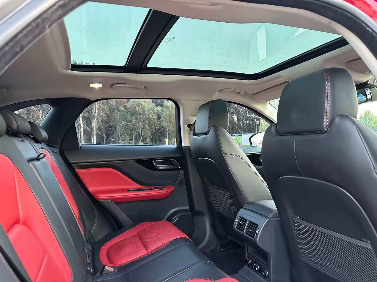 Jaguar F-PACE 2016 2.0T 2WD R-Sport Sport 4