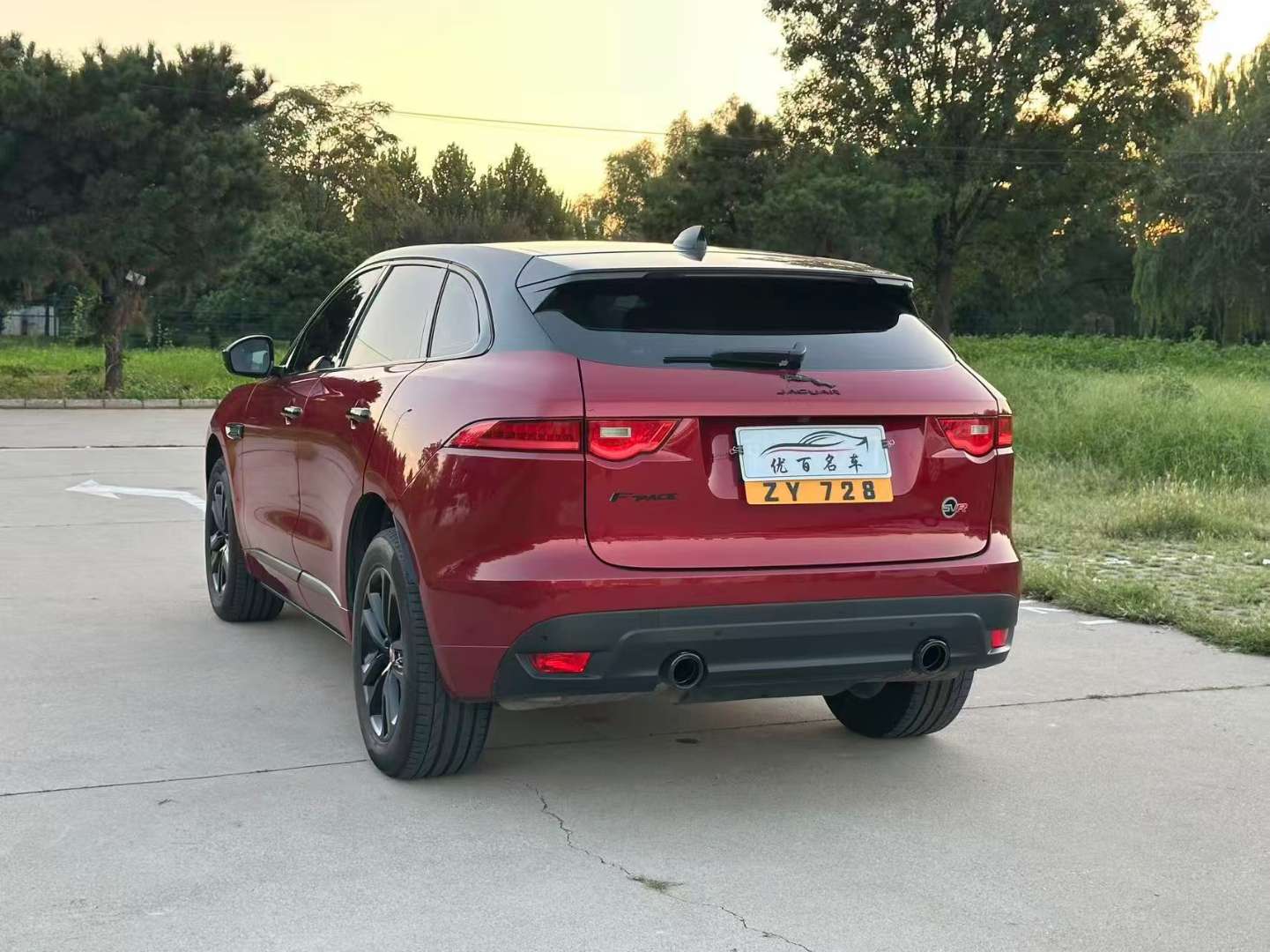 Jaguar F-PACE 2016 2.0T 2WD R-Sport Sport 3