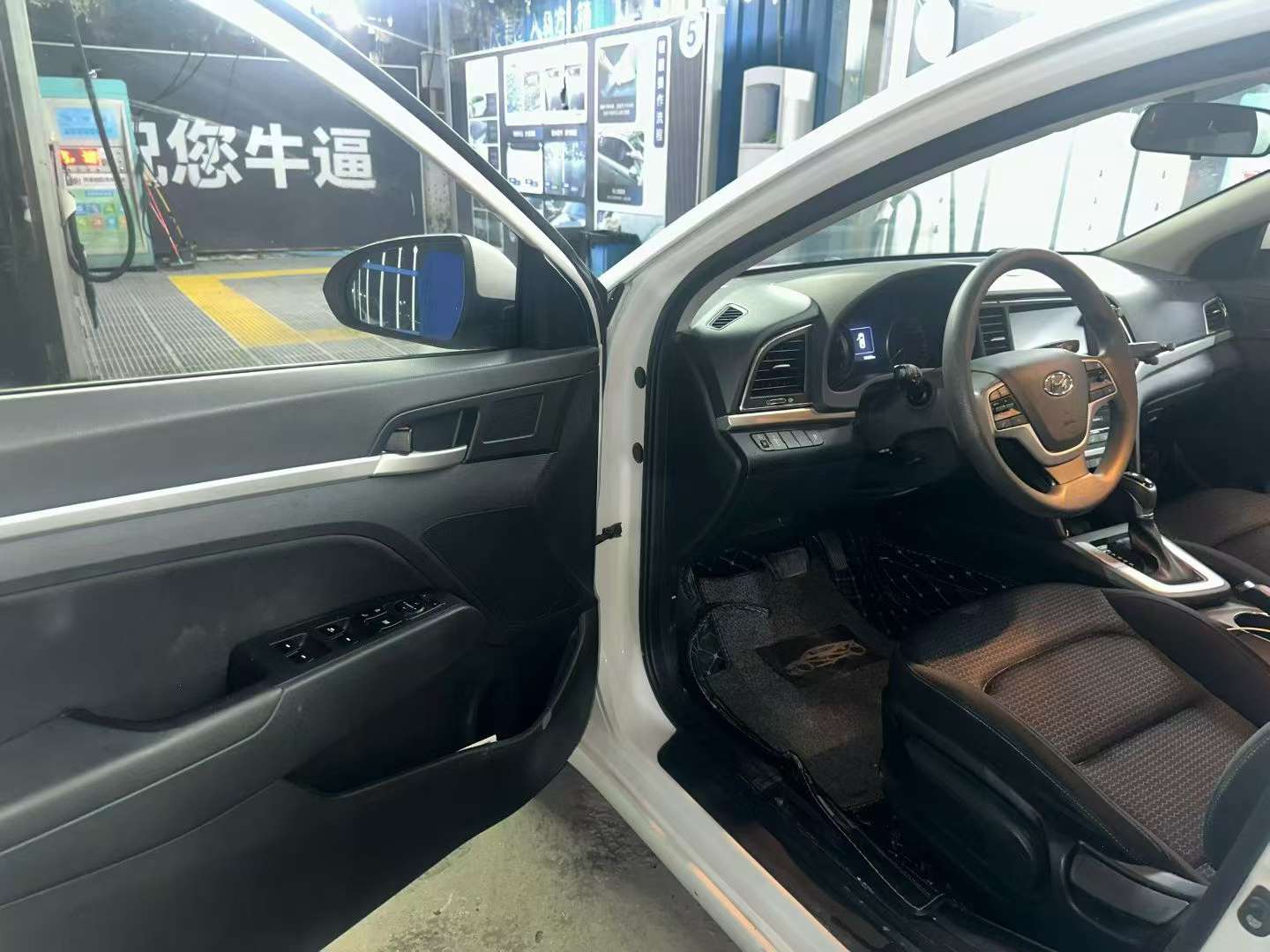 Hyundai Elantra 1.6L Automatic Elite Edition 4