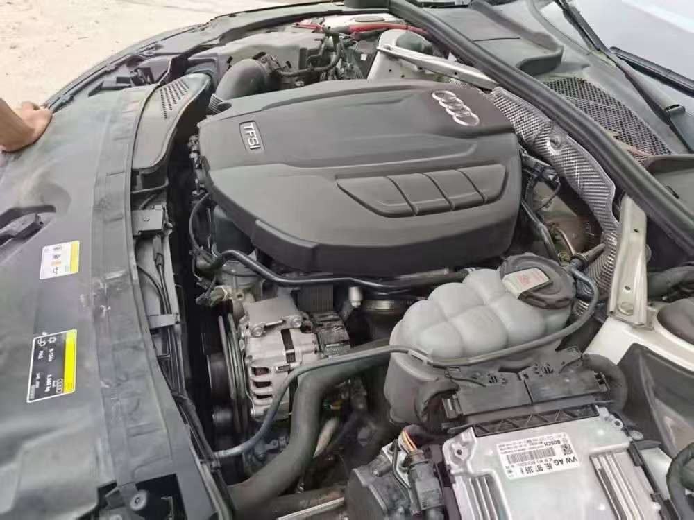 Audi A4L 2.0 Automatic 5
