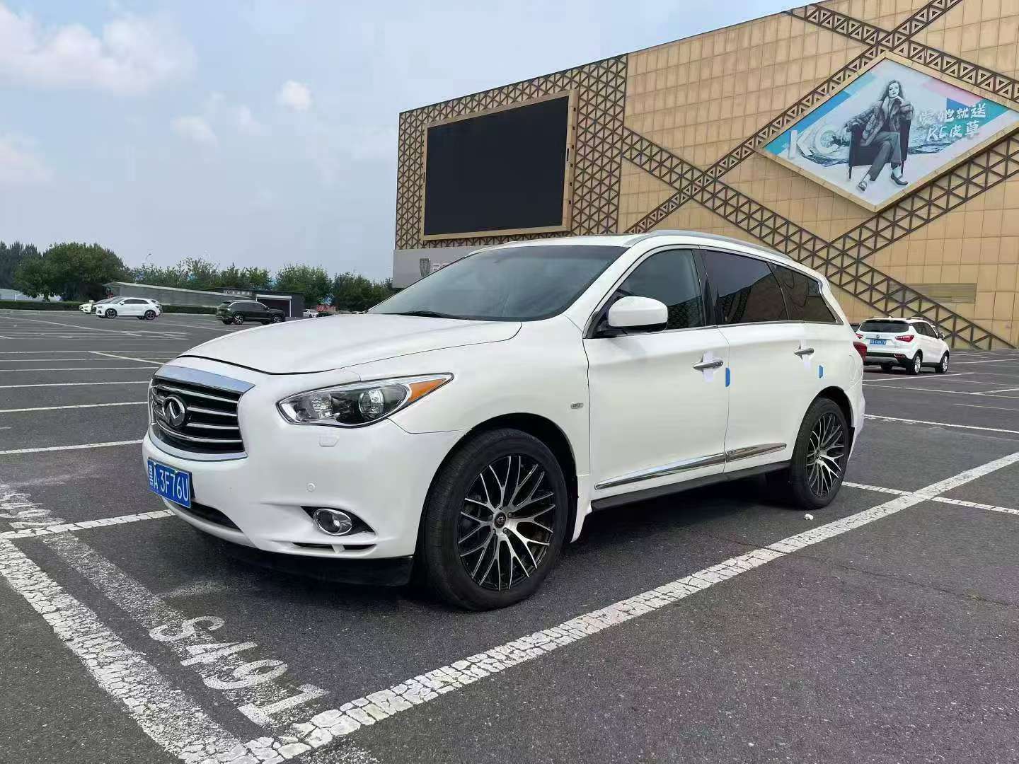 Infiniti JX35 2