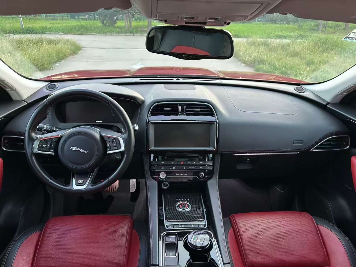 Jaguar F-PACE 2016 2.0T 2WD R-Sport Sport 5