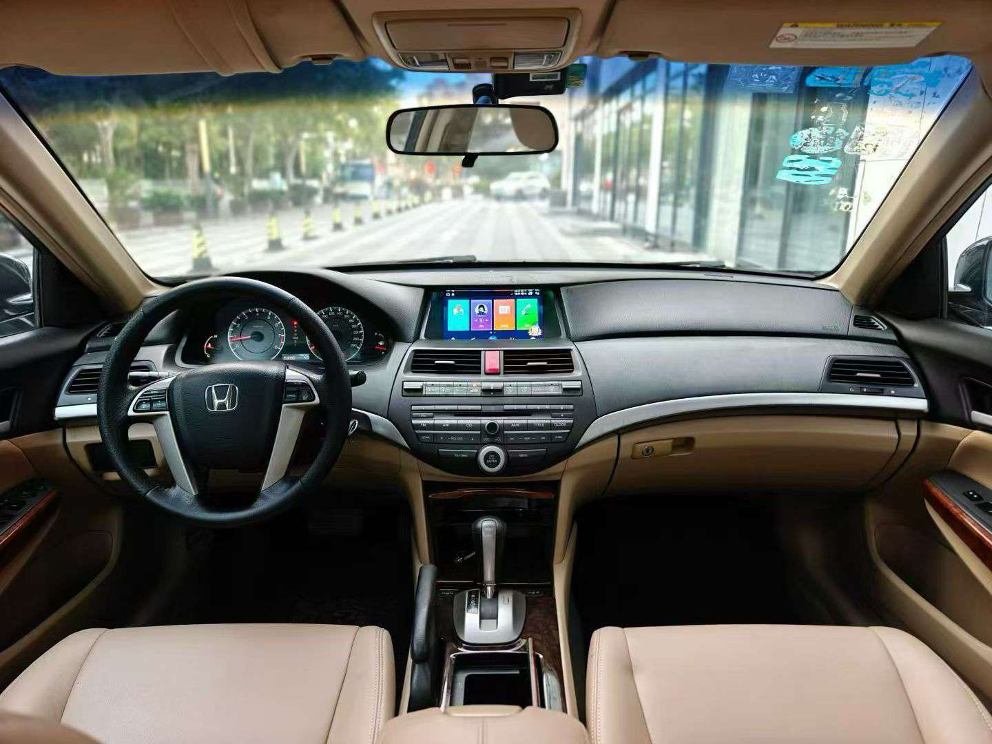 Honda Accord 2.0 Luxury 5
