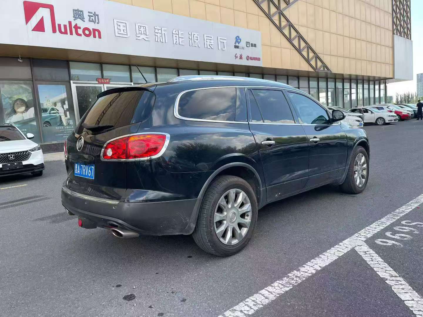 Buick Enclave 2011 High Trim 4
