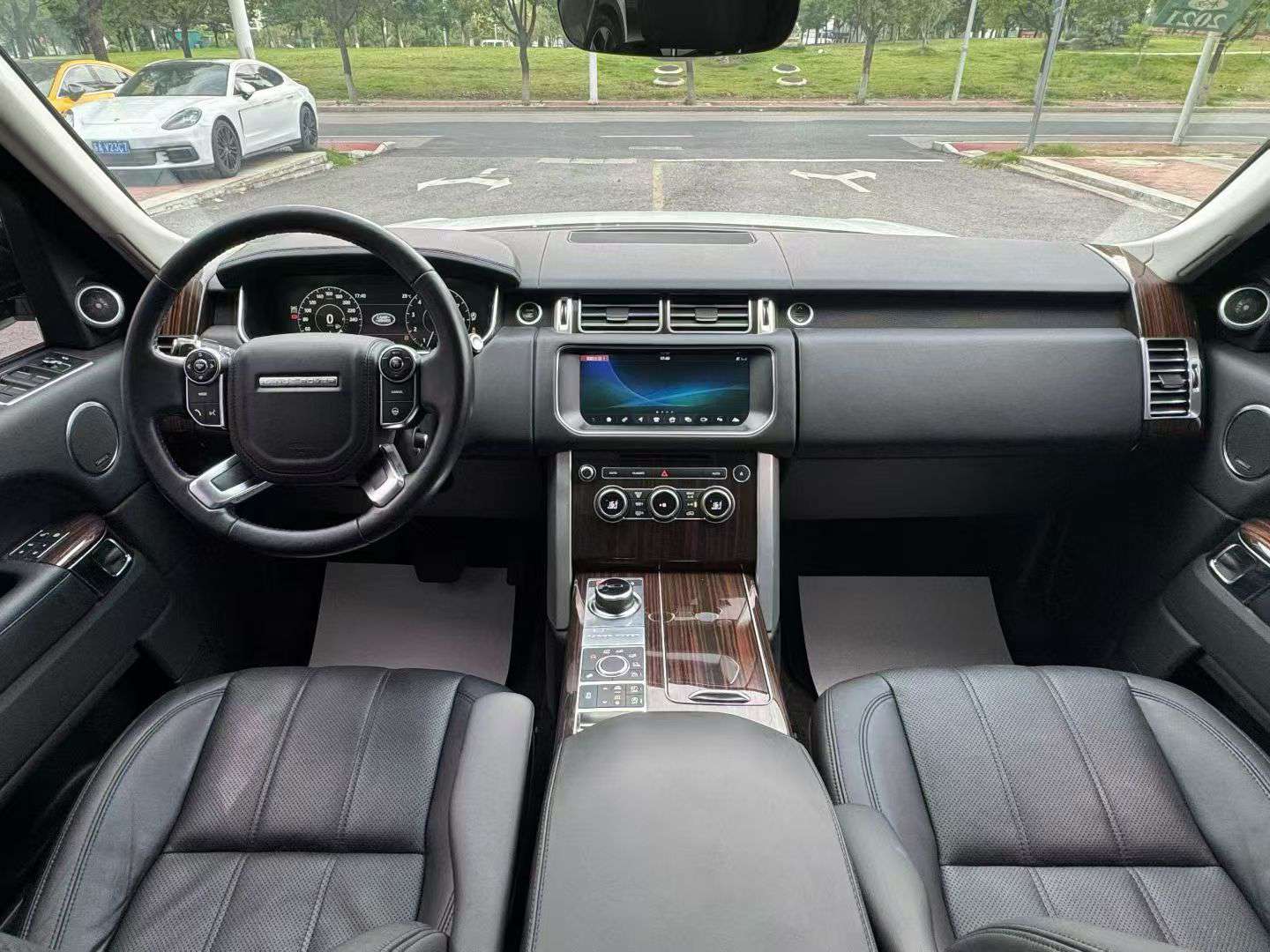 Land Rover Range Rover 6