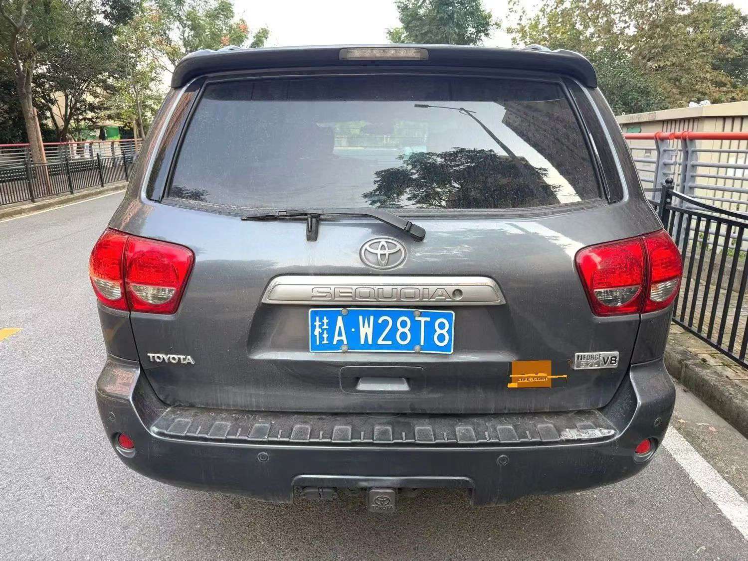 Toyota Sequoia 2009 5.7L V8 3