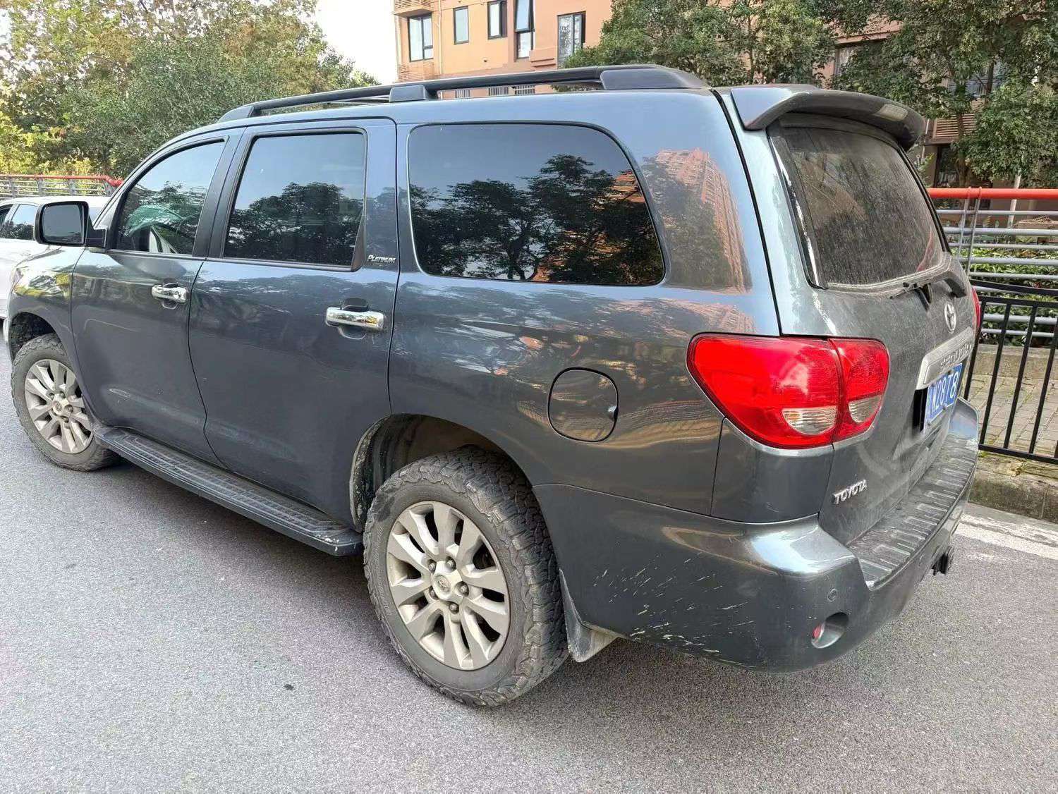Toyota Sequoia 2009 5.7L V8 4