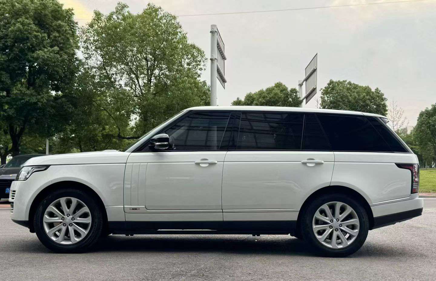 Land Rover Range Rover 3