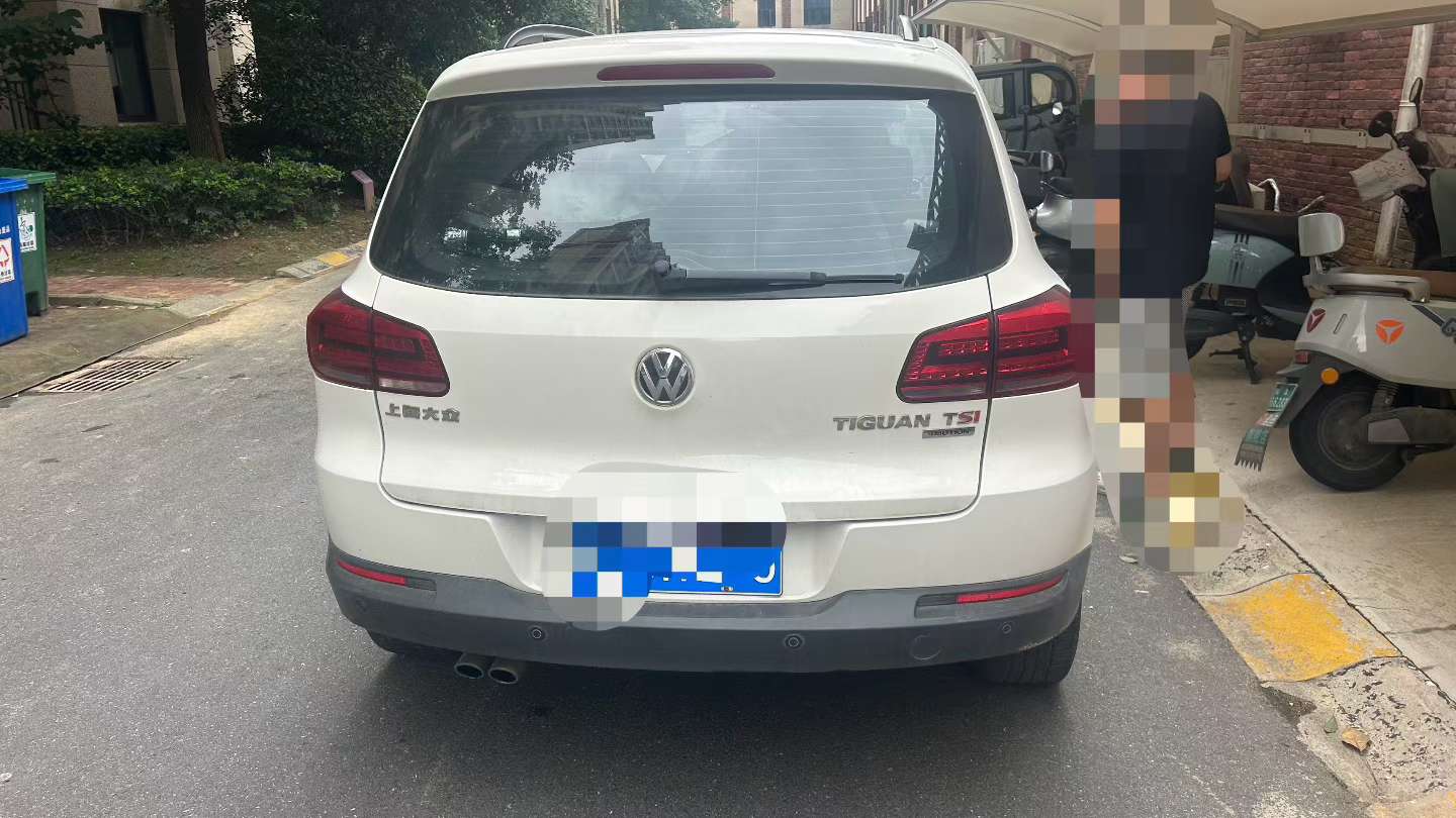 Volkswagen Tiguan 2015 1.8T Automatic AWD Comfort Edition 3